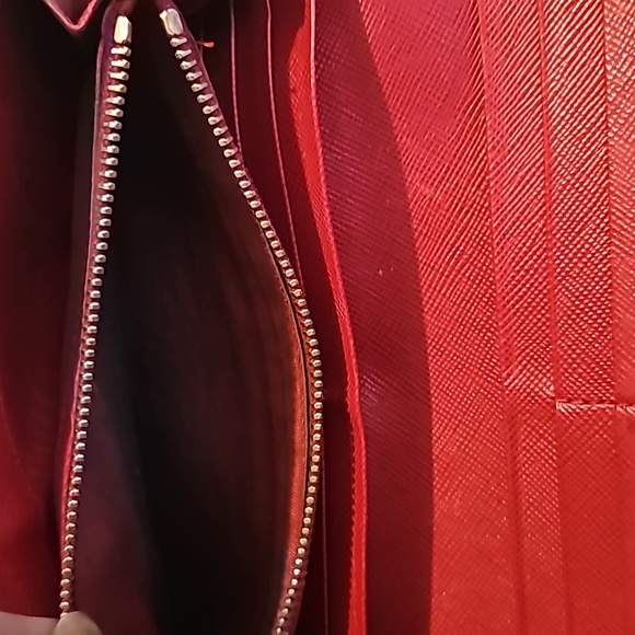 Prada Saffiano Fiocco Ribon Bifold Wallet. - Picture 8 of 16